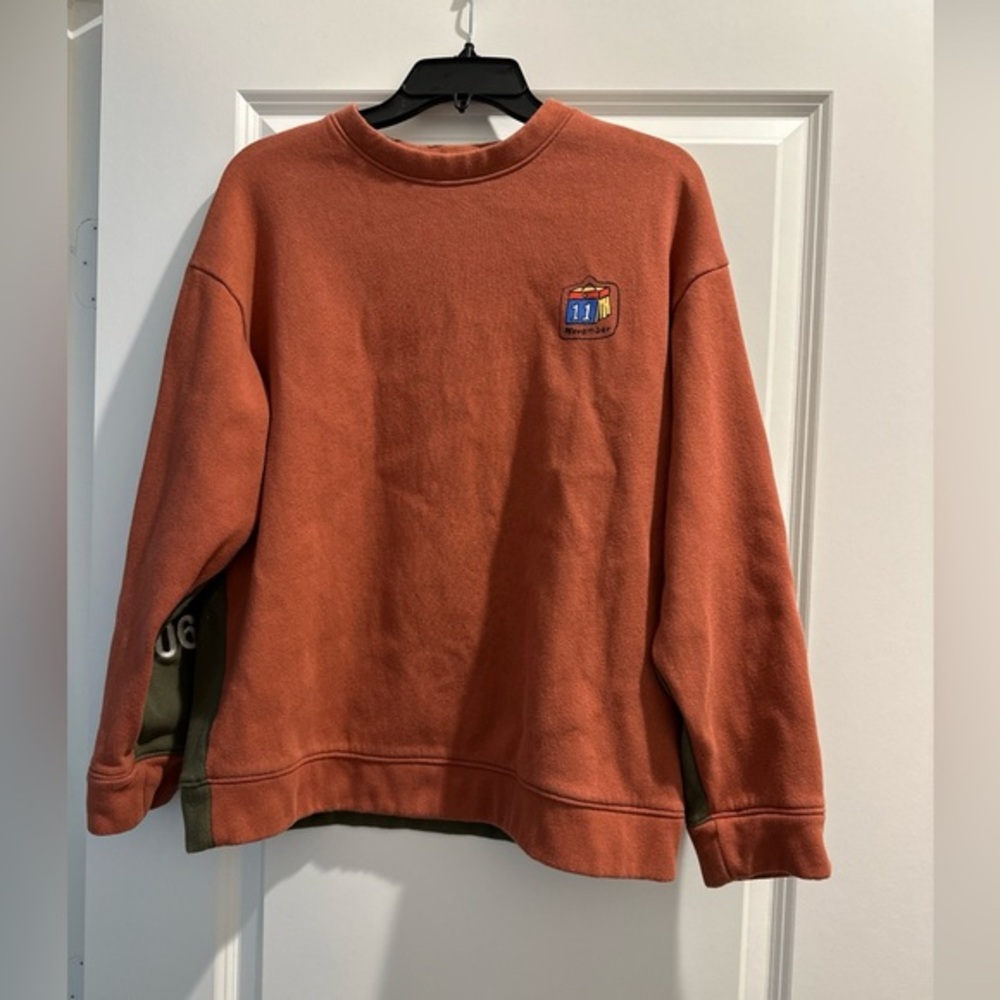 Neato Rust Orange And Green November 11 Sweatshirt Small‎ Unisex